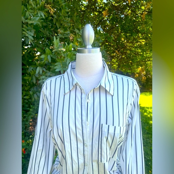 Torrid White and Navy blue Striped Shirt ๐ - Picture 3 of 7